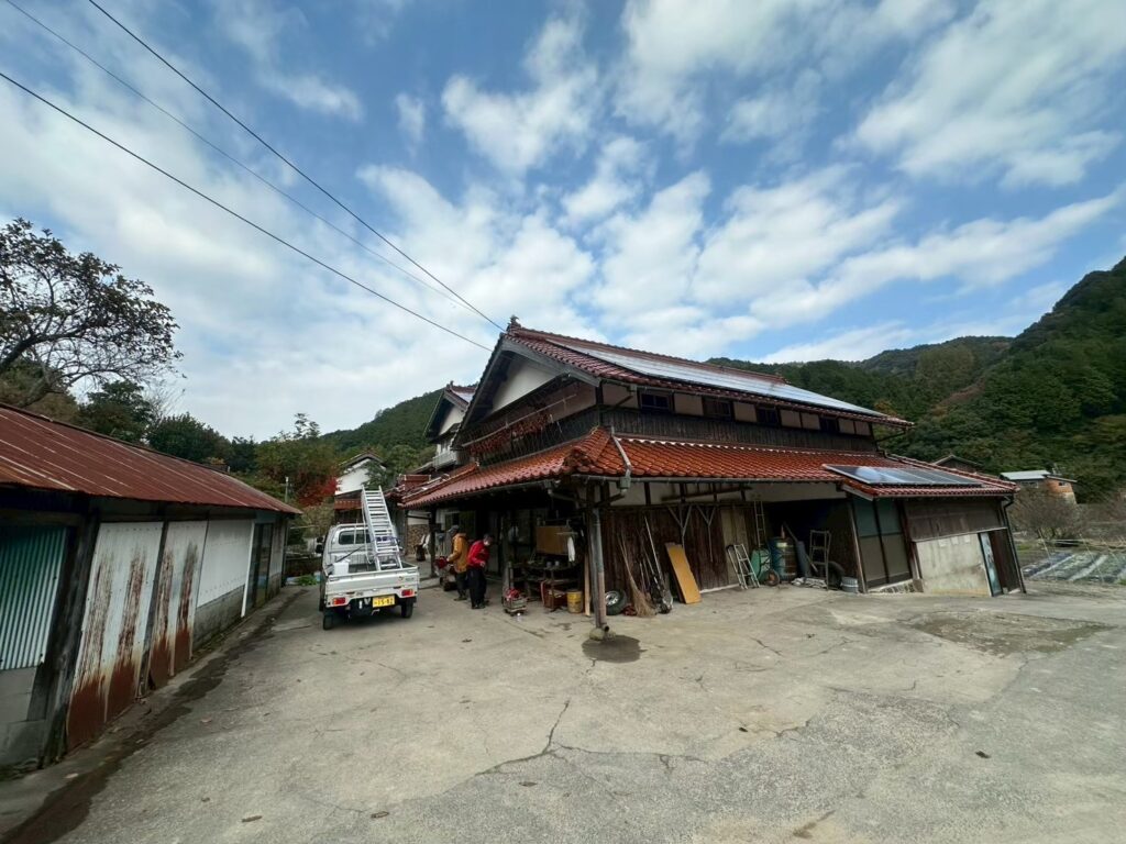 山口県萩市　T様邸　太陽光パネル洗浄コーティング、PF管補修施工